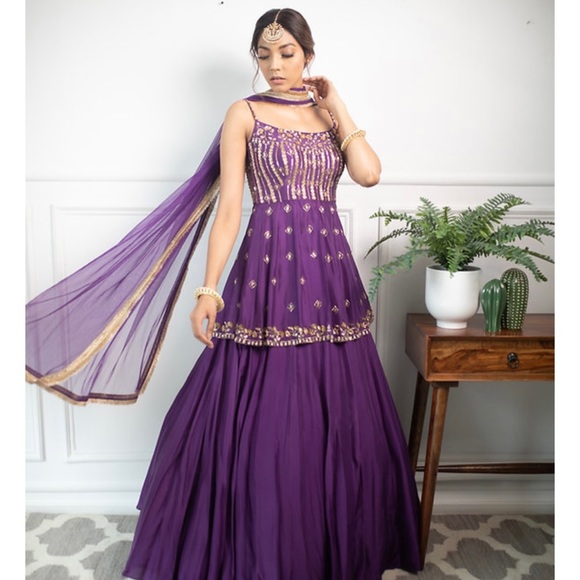 Parul Ghandi lengha set. Only worn twice - stunning lengha. In perfect condition - Picture 2 of 3